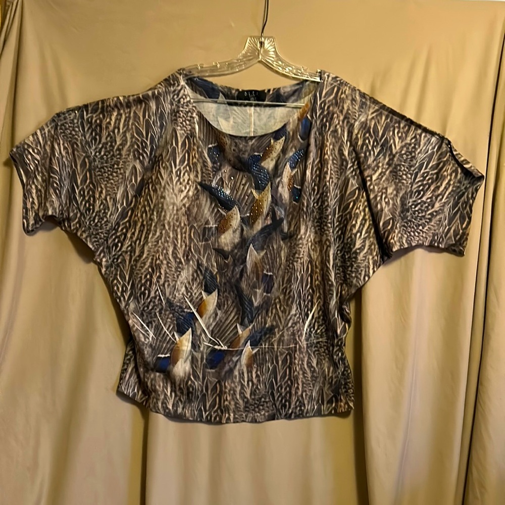 Stunning feathers print top from BLEU grays/browns/dark blues/black size 2XL